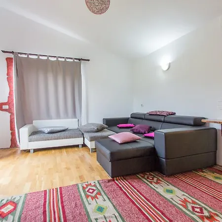 Bed & Breakfast Pensiunea Ana 3*